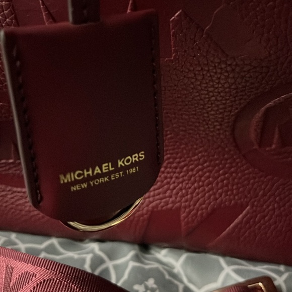 Michael Kors bag and matching wallet used perfect condition. Burgundy color - Picture 2 of 10